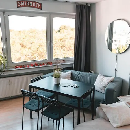 2 Zimmer Apartment Mit Blick Auf Den Koelner Dom *