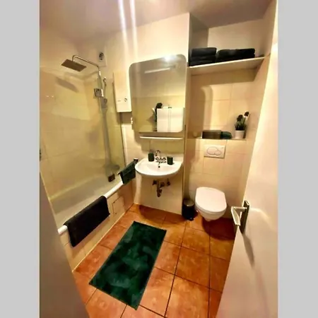 2 Zimmer Apartment Mit Blick Auf Den Koelner Dom Köln