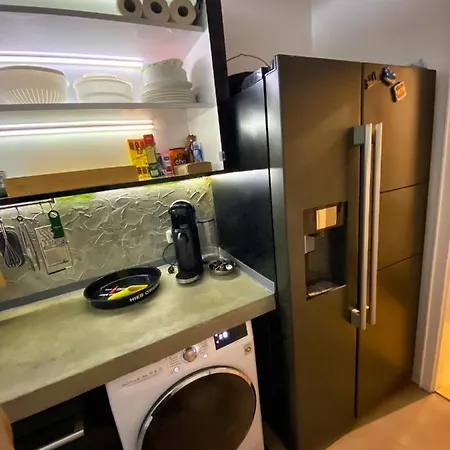 2 Zimmer Apartment Mit Blick Auf Den Koelner Dom